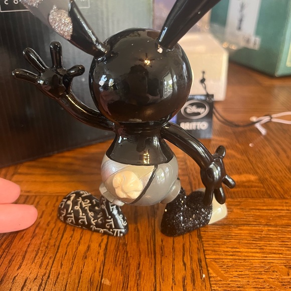 Britto Oswald Statue - Picture 4 of 6